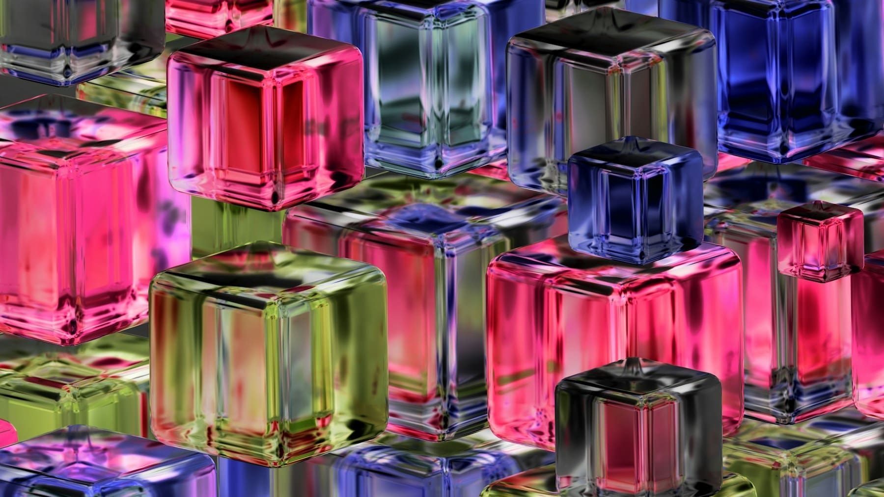 Kleurrijke, kubusvormige en doorschijnende glazen blokken.